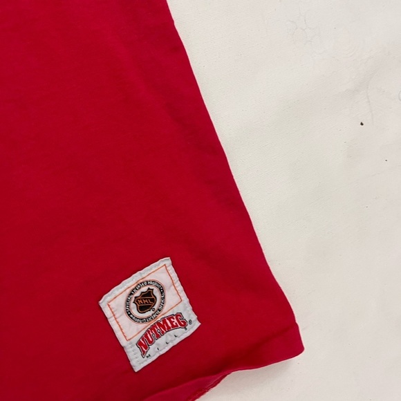 Vintage 1990s single stitch Nutmeg Chicago Blackhawks embroidered T-shirt - Picture 3 of 5